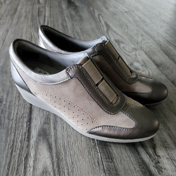 CLARKS Brown Suede Elastic Strap Oxfords Wedge Heel Walking Shoes Sneakers Sz 7 - Picture 3 of 7